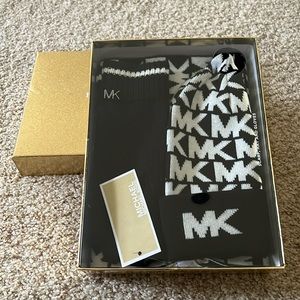 MICHAEL KORS Scarf, Glove, Hat Gift Set